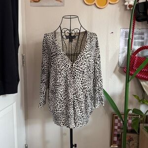 Josephine Chaus Leopard Print V Neck Blouse M